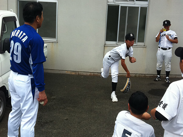 第7回佐渡大会【投球フォームを指導する村田兆治氏】